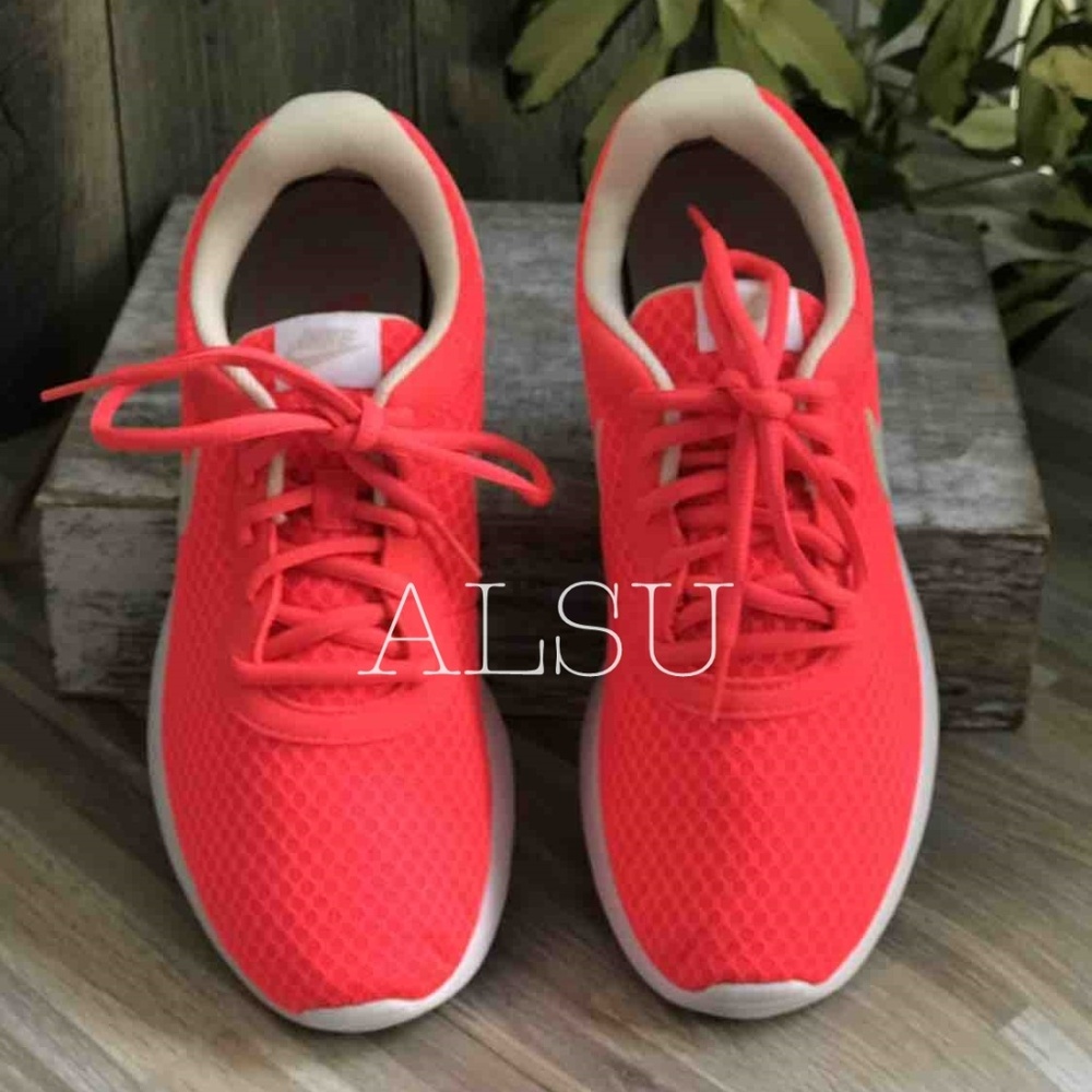 NWT Nike Tanjun Coral Red W AUTHENTIC - Picture 5 of 7
